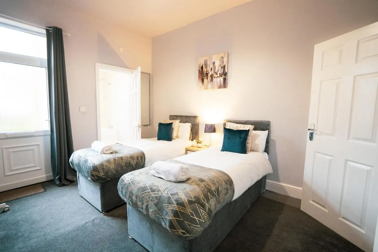 Feriehus Sheffield Contractors Stays- Sleeps 6, 3 Bed 3 Bath House. Managed By Chique Properties Ltd Brightside Storbritannien