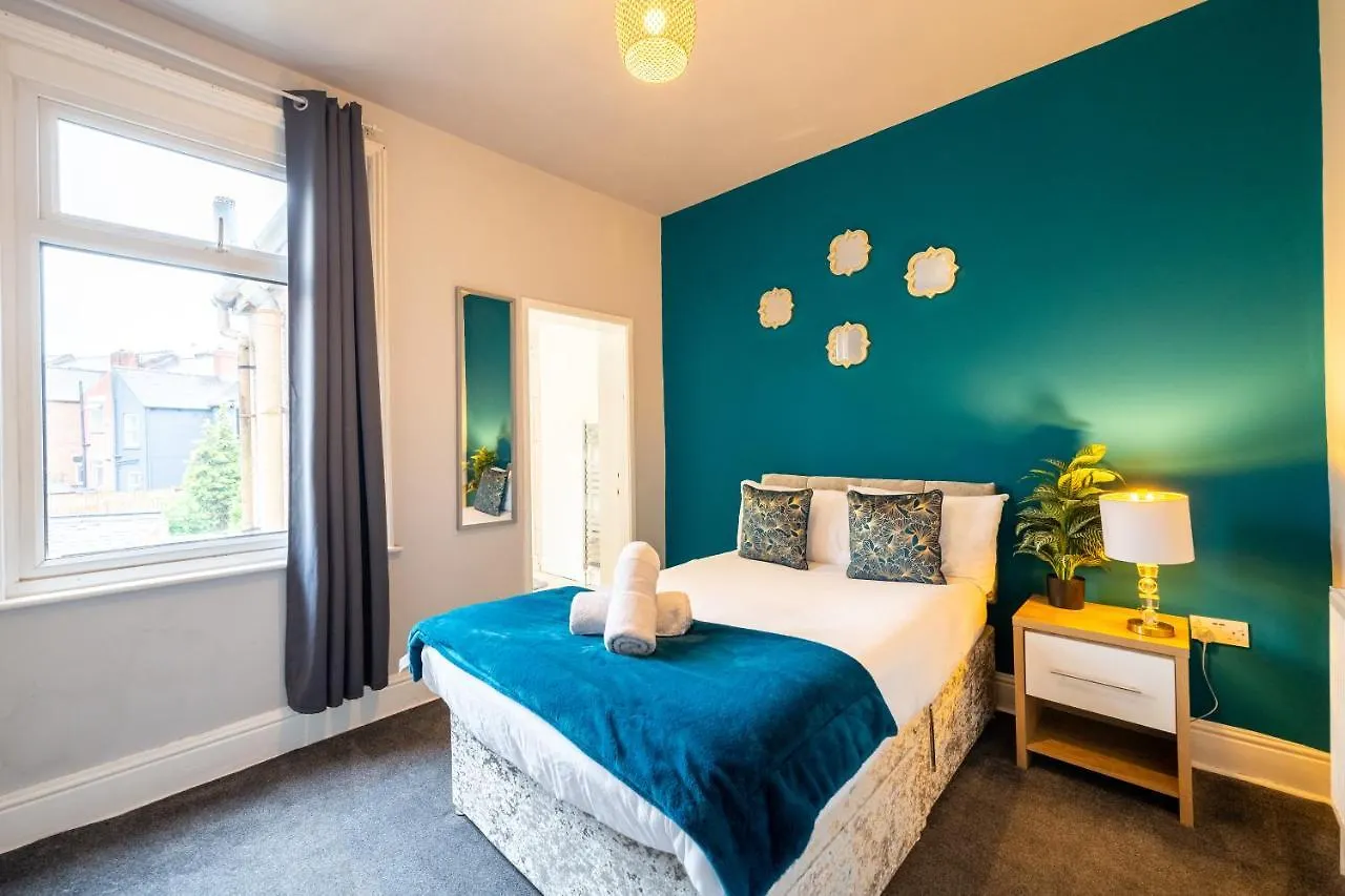 Feriehus Sheffield Contractors Stays- Sleeps 6, 3 Bed 3 Bath House. Managed By Chique Properties Ltd Brightside